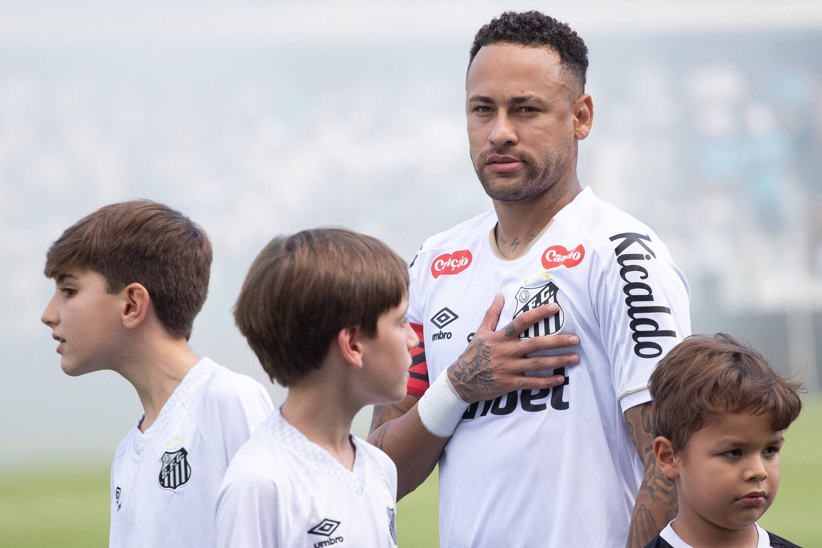 "لا أستطيع كتمان الأمر".. نيمار يكسر الصمت بعد استبعاده من قائمة البرازيل