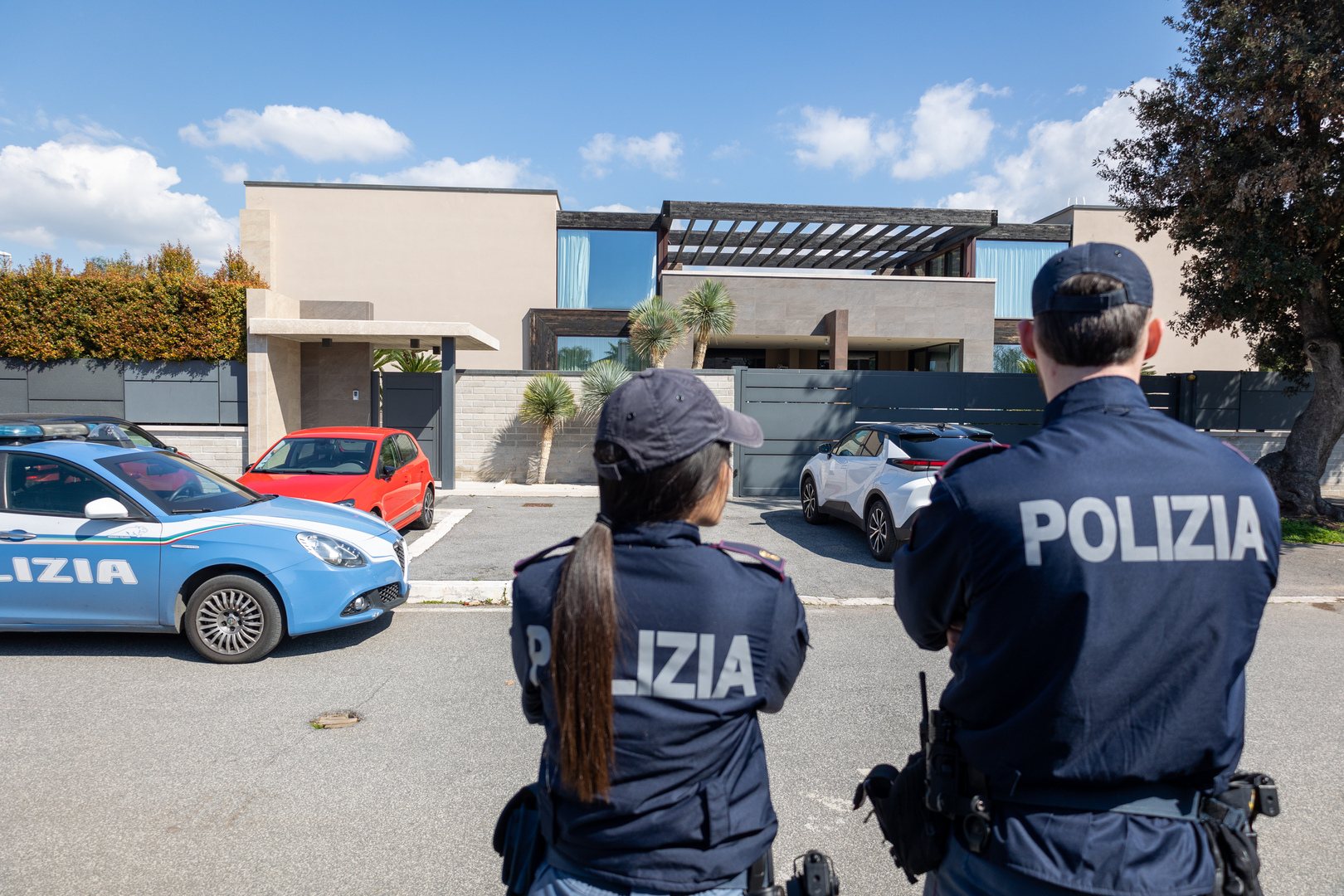 سكين على عنق والدته… تفاصيل ليلة رعب عاشها النجم المغربي نائل العيناوي