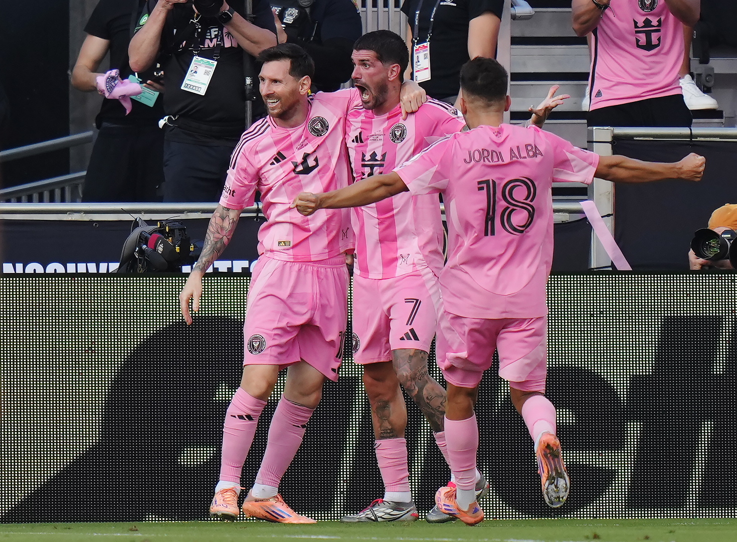 شاهد.. ميسي يسجل الهدف 900 في مسيرته التاريخية