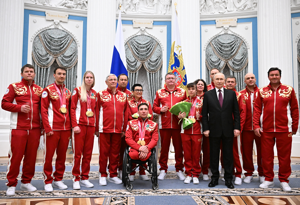 بوتين يستقبل في الكرملين الأبطال الروس في بارالمبياد 2026