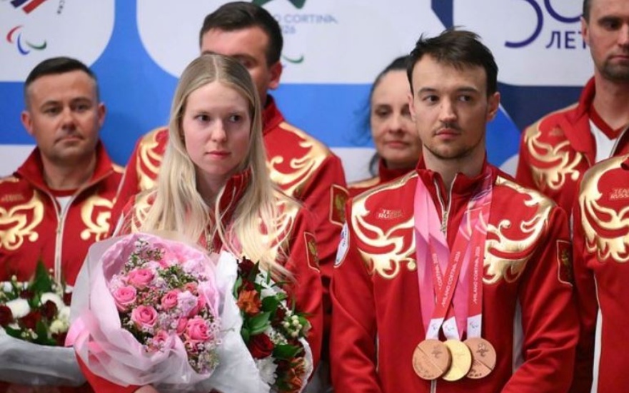 صدمة بعد التتويج بالميداليات.. إدراج أبطال روسيا في قائمة مثيرة للجدل!