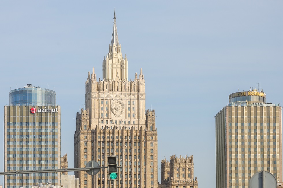 الخارجية الروسية: التحالف الأمريكي الإسرائيلي يواصل صب الزيت على "نار الحرب" التي أشعلها في إيران