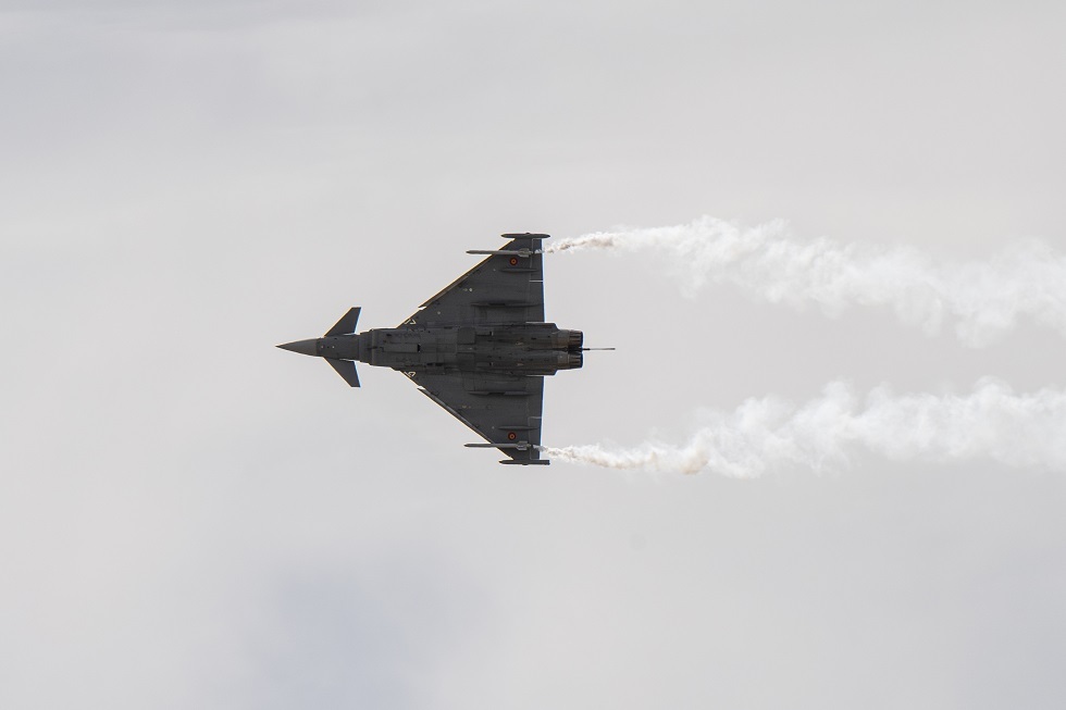 "ديلي إكسبريس": روسيا تستفيد من نقص الأسلحة بسبب الحرب الأمريكية في إيران