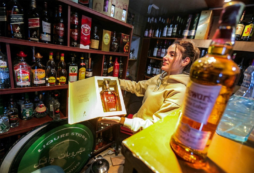 محافظة دمشق تعتذر لسكان الأحياء المسيحية: تنظيم بيع الكحول يحفظ الخصوصية ولا يمس الحريات