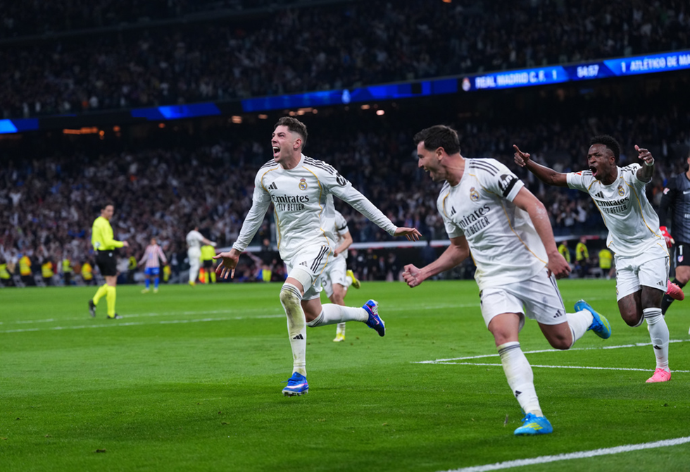 ريال مدريد بعشرة لاعبين يهزم أتلتيكو ويواصل مطاردة برشلونة على صدارة "الليغا"