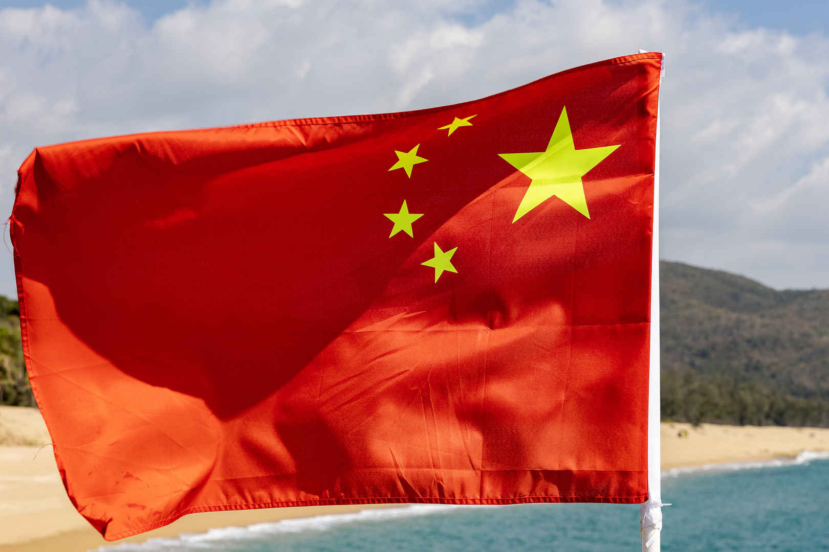 الصين تحذر من "حلقة مفرغة" في مضيق هرمز وتدعو لإنهاء العمليات العسكرية