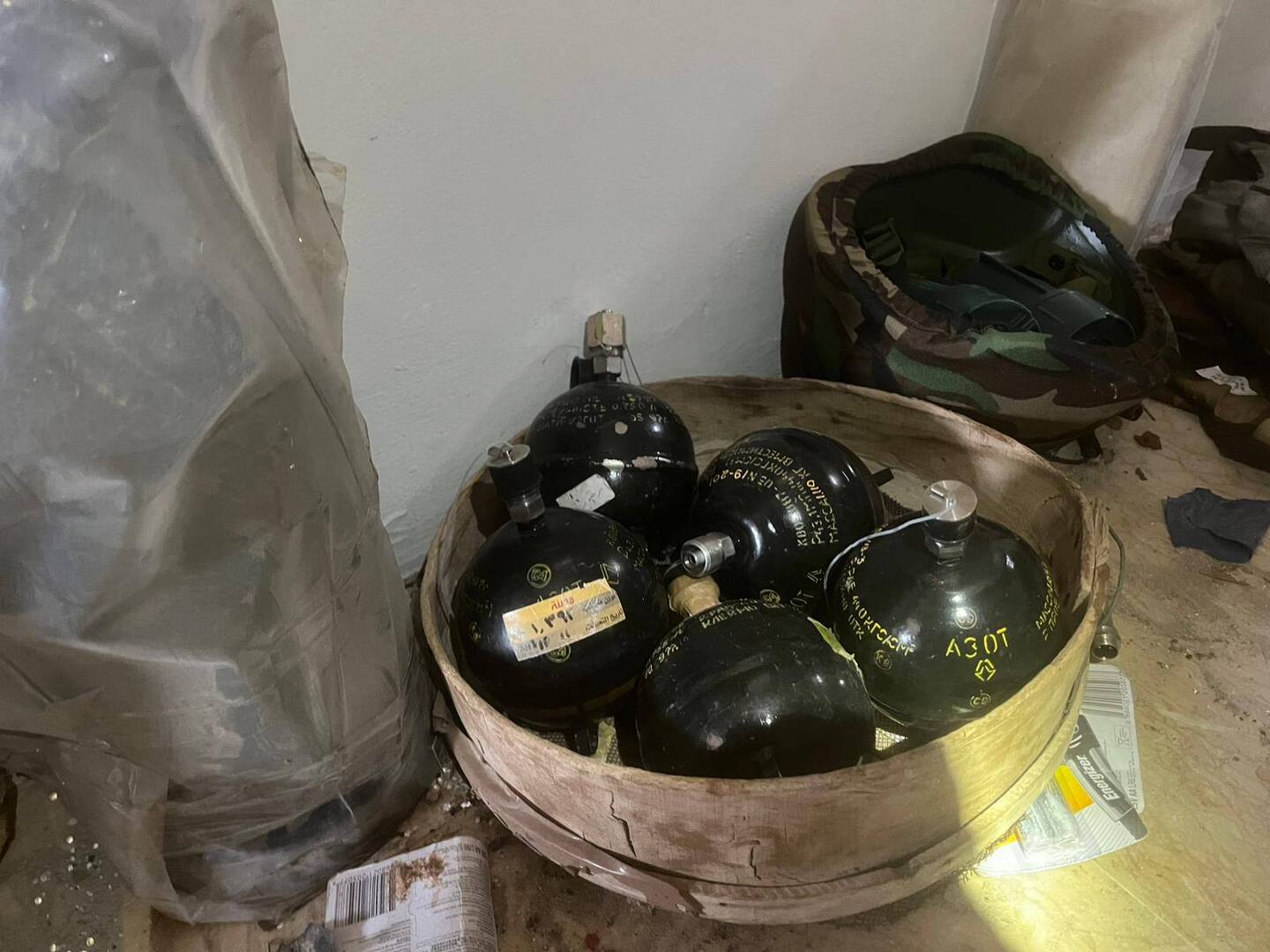 الجيش الإسرائيلي يعلن العثور على أسلحة نوعية جنوب لبنان (صور)