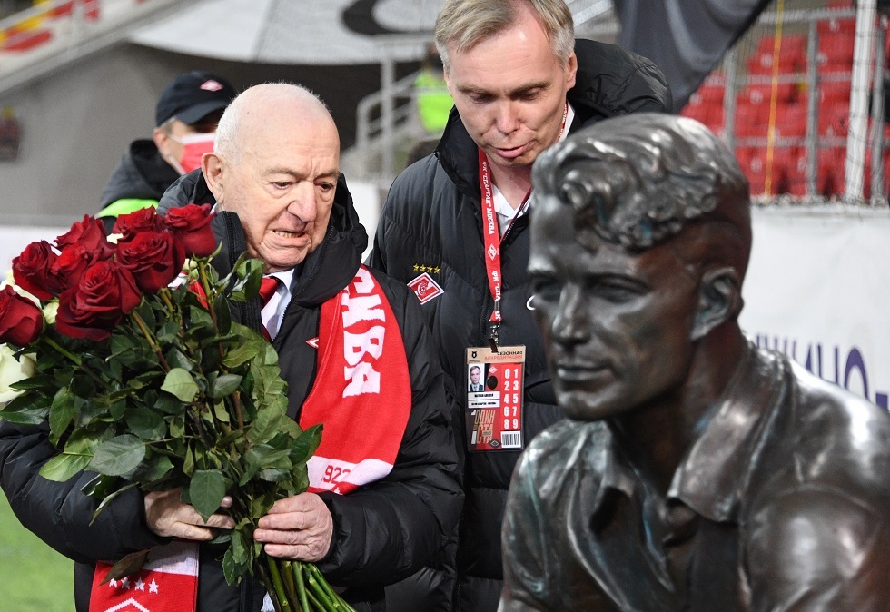 تخليد اسم سيمونيان أسطورة "أرارات" في العاصمة الأرمنية يريفان