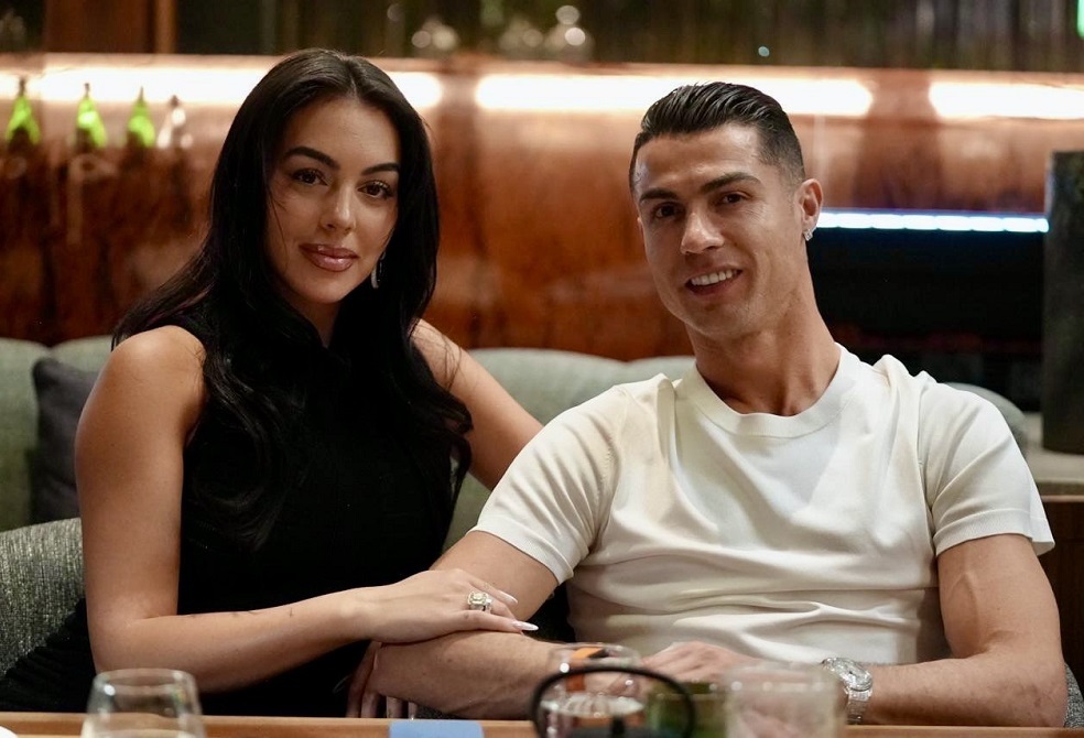 "ستوري" بـ20 مليون دولار.. جورجينا تنشر صورة مثيرة مع رونالدو