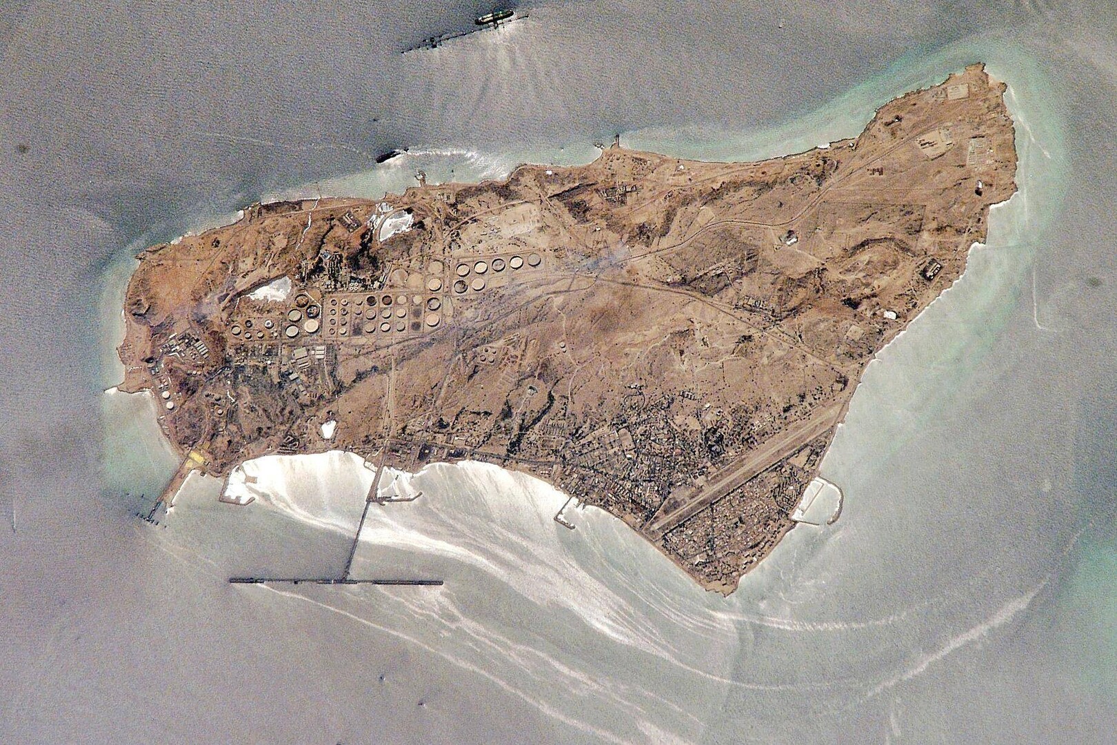 واشنطن تدرس نشر 3000 مظلي من الفرقة 82 للسيطرة على جزيرة خارك الإيرانية