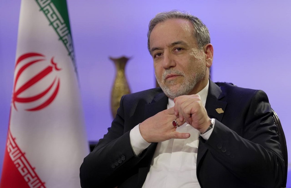 "يديعوت أحرونوت": عراقجي أكد لويتكوف الحصول على موافقة مجتبى خامنئي لإنهاء الحرب