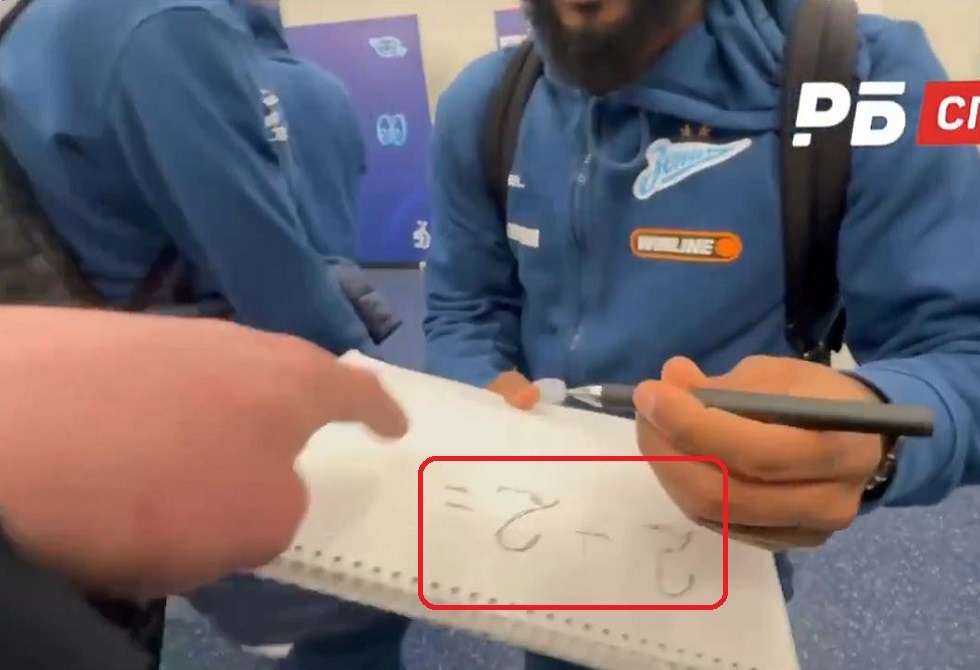 (٢+٢=؟).. لاعب كرة قدم محترف يجيب! (فيديو)