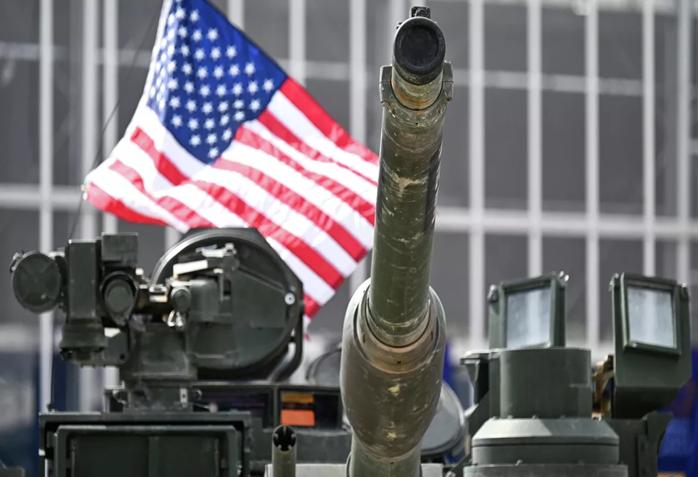 التصعيد العسكري ضد إيران.. مسؤول أمريكي متقاعد يحذر من كارثة وشيكة