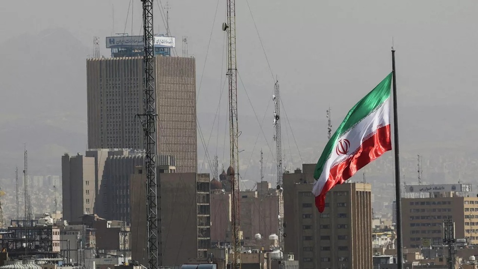 طهران تضع 5 شروط لإنهاء الحرب.. وتتهم واشنطن بحياكة "خدعة" جديدة بعد فشل المفاوضات السابقة