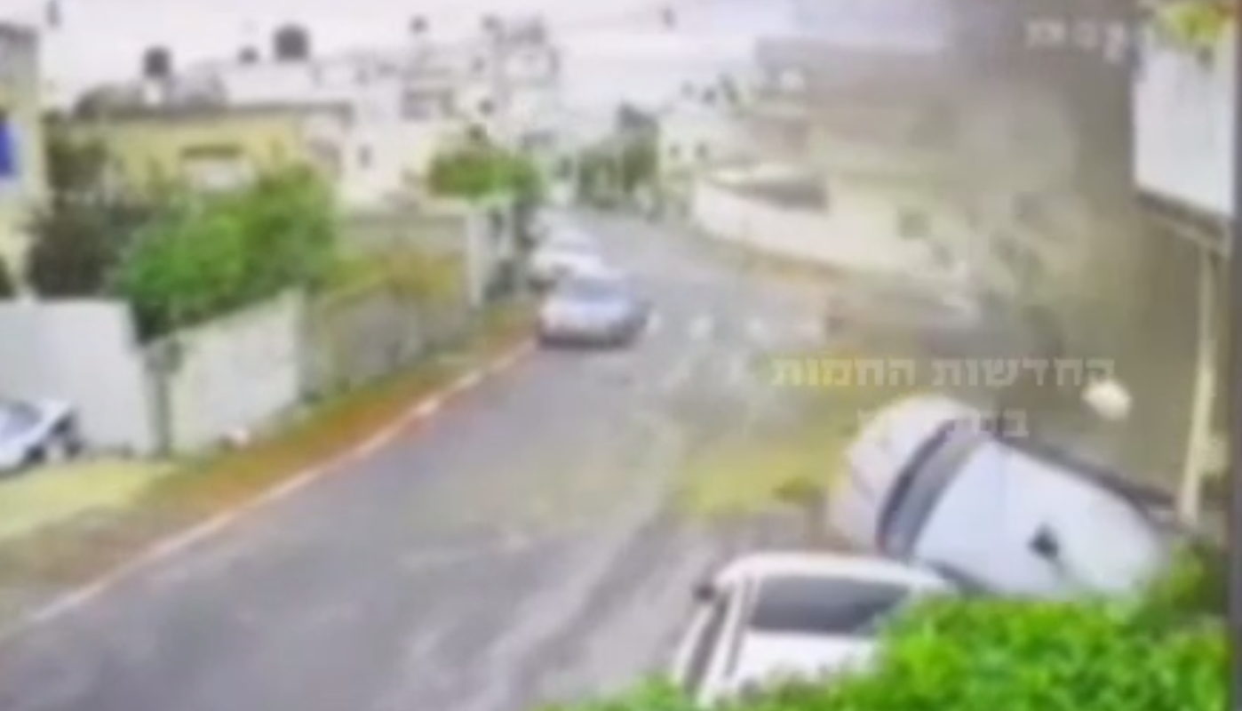 لحظة سقوط صاروخ إيراني في كفر قاسم