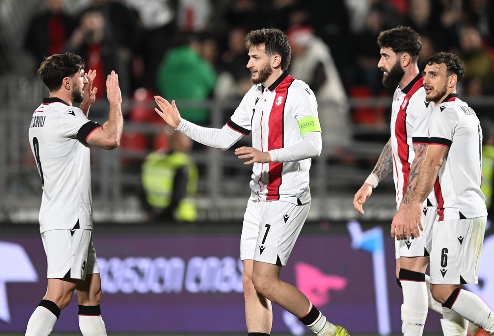 شاهد.. هدف جميل بقدم النجم الجورجي خفيتشا كفاراتسخيليا في مرمى إسرائيل