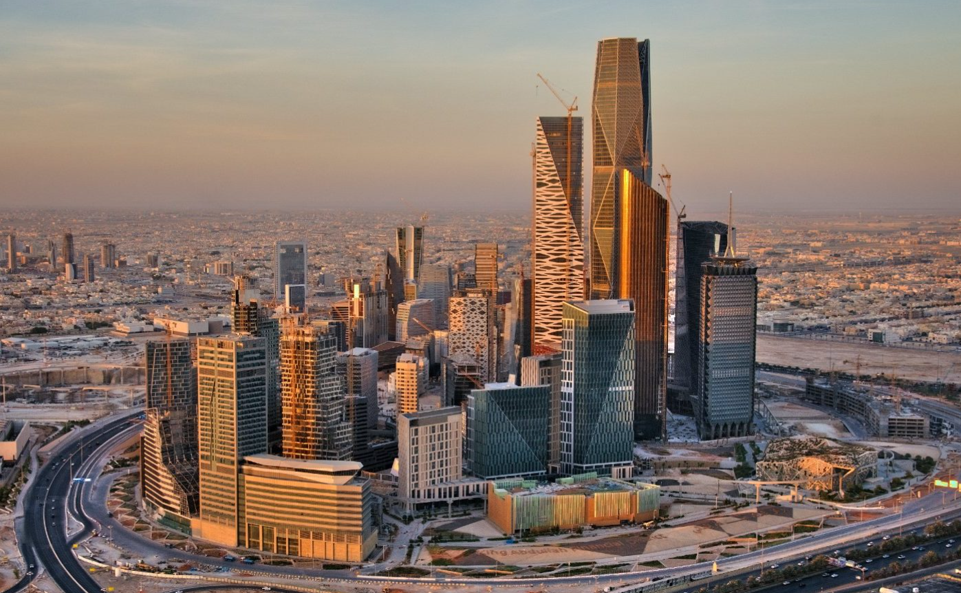 الدفاع السعودي يحبط هجوما واسعا بالصواريخ والمسيرات في الرياض والشرقية