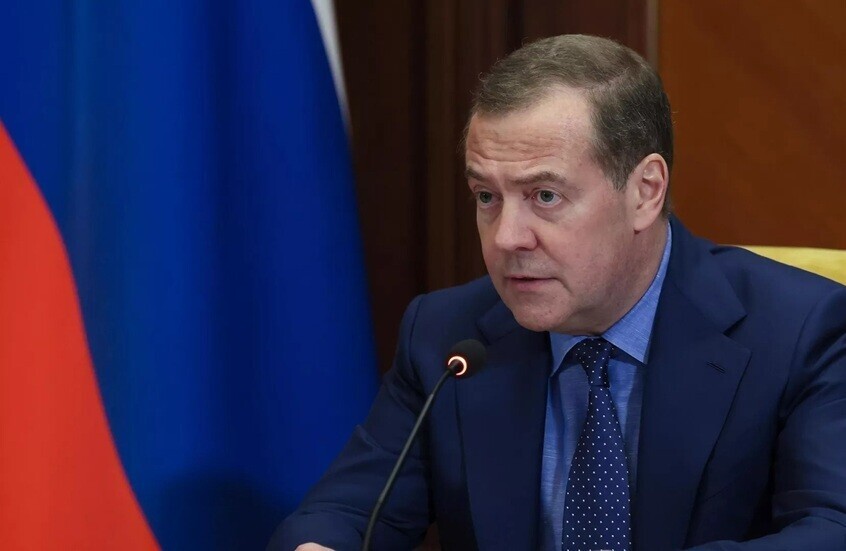 مدفيديف: واشنطن أقنعت الشرق الأوسط بأنها تدافع عن نفسها وعن تل أبيب فقط