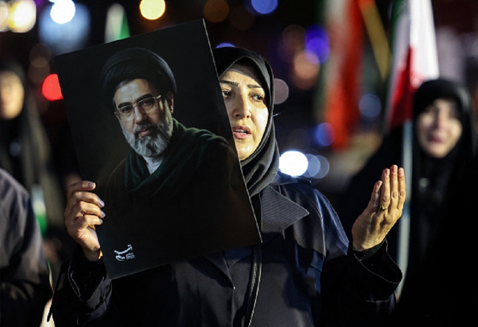 طهران تنفي شائعات تدهور صحة مجتبى خامنئي وتؤكد إدارته لشؤون البلاد