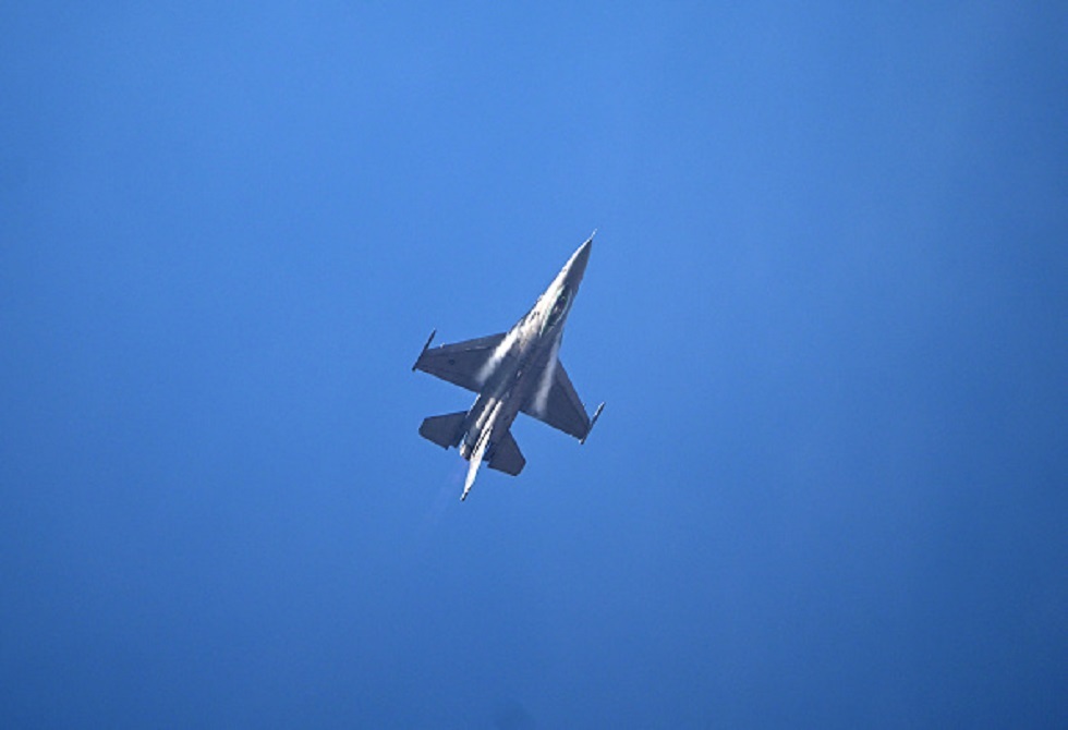 إصابة مقاتلة "إف-16" و"سنتكوم" تؤكد هبوطها اضطراريا في السعودية