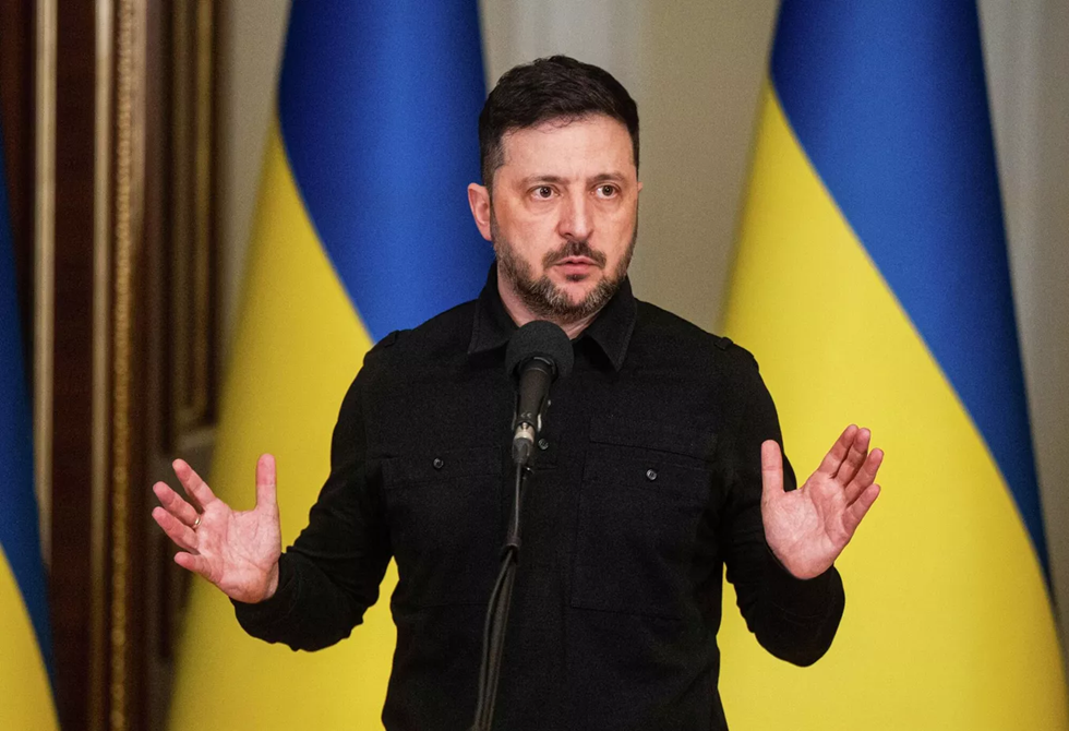 زيلينسكي: "الناتو" لا يكفي.. نريد السلاح النووي