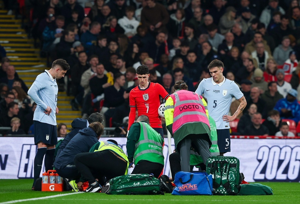 الحكم "شاهد ما شفش حاجة".. لاعب يتلقى بطاقتين ولم يطرد بل خرج من دون أي إنذار (فيديو)