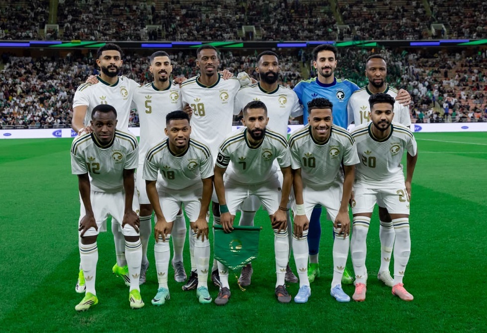 برسالة "ساخرة".. أمير سعودي يعلق على الخسارة الثقيلة لمنتخب بلاده أمام مصر