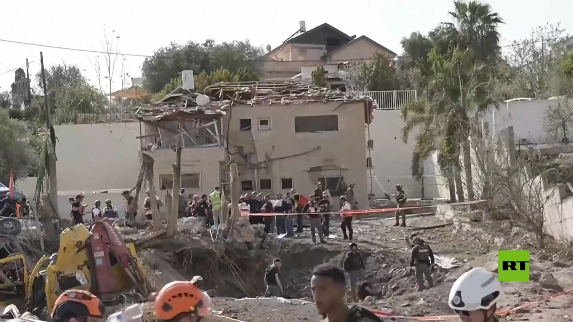 مبان متضررة وحفرة عميقة قرب القدس بعد هجوم صاروخي إيراني