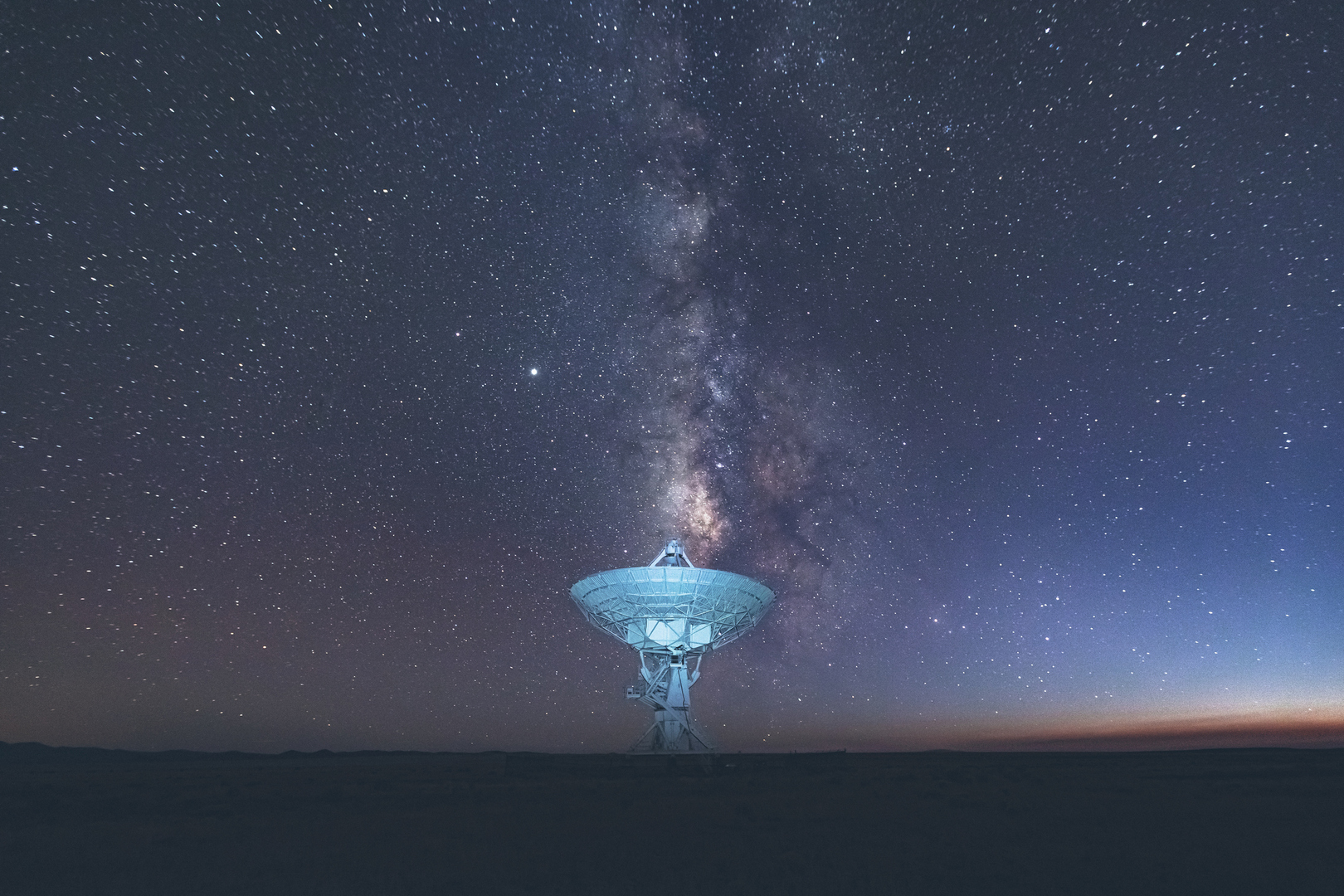 عالم سابق في ناسا يؤيد نظرية وجود "ذكاء غير بشري" في سماء الأرض