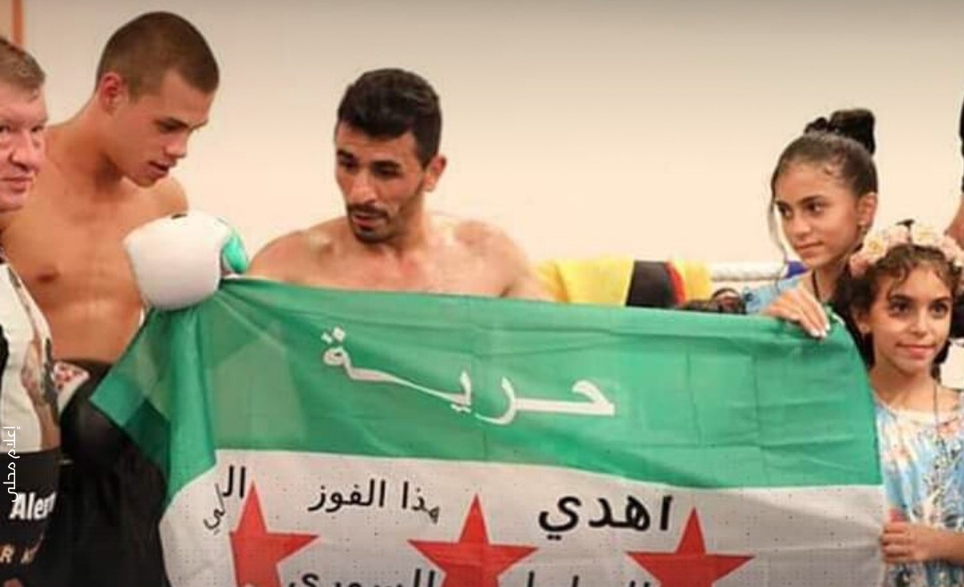 "عم تخوفني يعني؟"..  الرئيس الشرع يمازح الملاكم السوري حيدر وردة (فيديو)