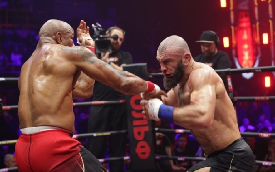 الروسي فاغابوف يقلب النزال ويتفوق على روميرو بدون قفازات في سانت بطرسبرغ