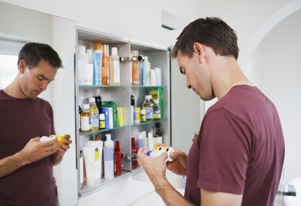 أدوية منسية في المنزل قد تهدد صحة العائلة.. تخلص منها فورا