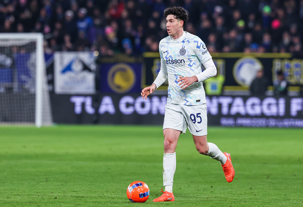 أول رد من باستوني على أنباء انتقاله إلى برشلونة