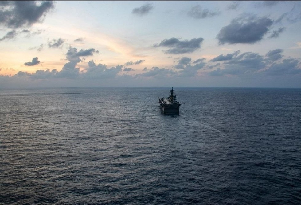 انطلاق سفينة "طرابلس" الأمريكية عبر المحيط الهندي وسط أنباء عن تدخل برّي في إيران