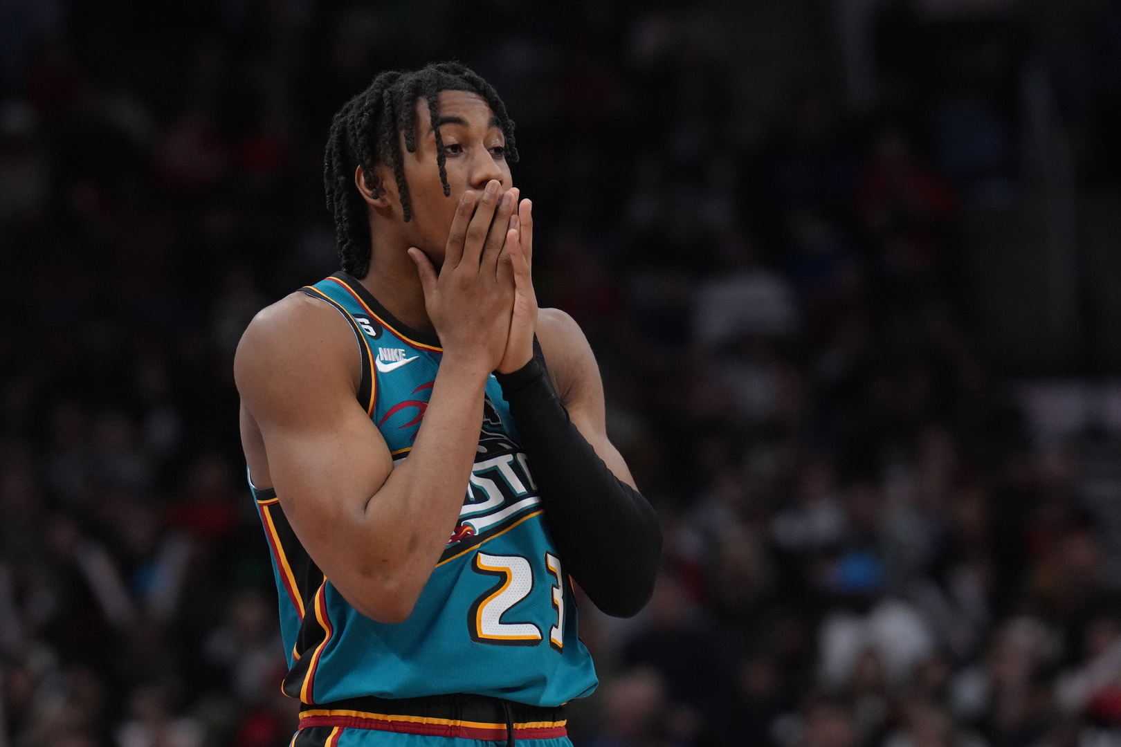 ناد يعاقب لاعبه بعد تصريحاته المعادية للمثليين