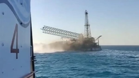 مصر.. اصطدام ناقلة بحرية بمنصة نفطية في خليج السويس