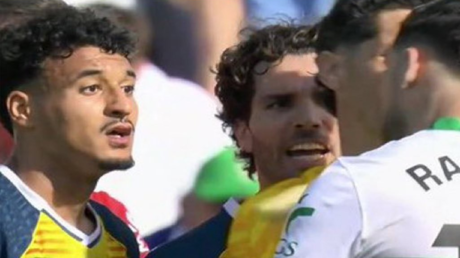 على طريقة فينيسيوس.. لاعب إلتشي يوجه إساءة عنصرية إلى لاعب عربي بالدوري الإسباني (فيديو)