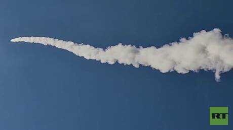 لقطات لإطلاق صواريخ "قدر" و"فتاح" ضمن الموجة  الـ25 من عملية "الوعد الصادق 4"