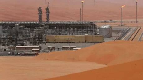 📰 الدفاع السعودية: اعتراض وتدمير مسيرة في الربع الخالي كانت متجهة إلى حقل شيبة