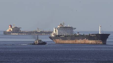 تقرير حصري يكشف هويات السفن العابرة والممنوعة من مضيق هرمز  
