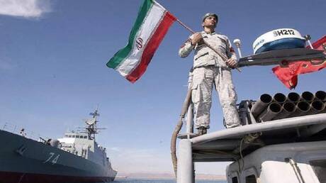 📰 "الحرس الثوري" يستهدف ناقلة نفط أمريكية في الخليج