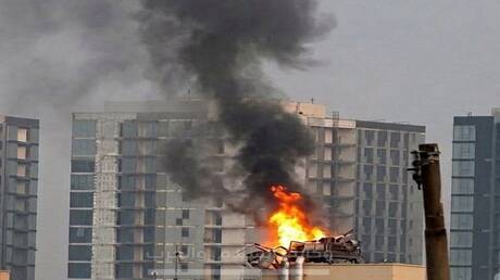 استهداف السفارة الأمريكية في بغداد وتدمير منظومة دفاع جوي على سطحها (فيديو) - عاجل 