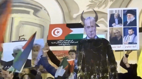 مئات التونسيين يعربون عن دعمهم لإيران في حربها مع إسرائيل والولايات المتحدة