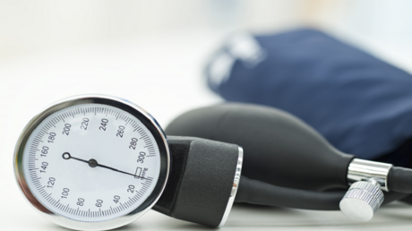 دون أدوية.. طريقة طبيعية لخفض ضغط الدم بفعالية مذهلة 