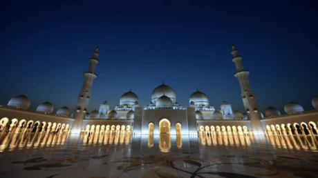 الإمارات.. توجيه أئمة المساجد بالقُنوت في صلاتي الفجر والمغرب على خلفية الأوضاع الراهنة 