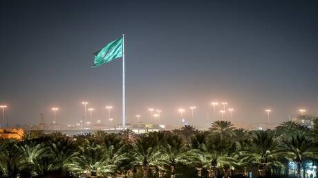 أربعة مقيمين يصابون في الرياض جراء سقوط شظايا اعتراض صاروخ باليستي إيراني 
