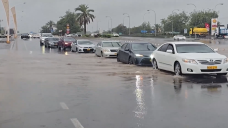 أمطار غزيرة وعواصف رعدية تجتاح الإمارات وسلطنة عمان