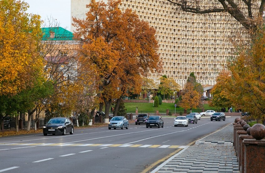 أوزبكستان.. حظر استخدام المسؤولين السيارات الحكومية يومين في الشهر