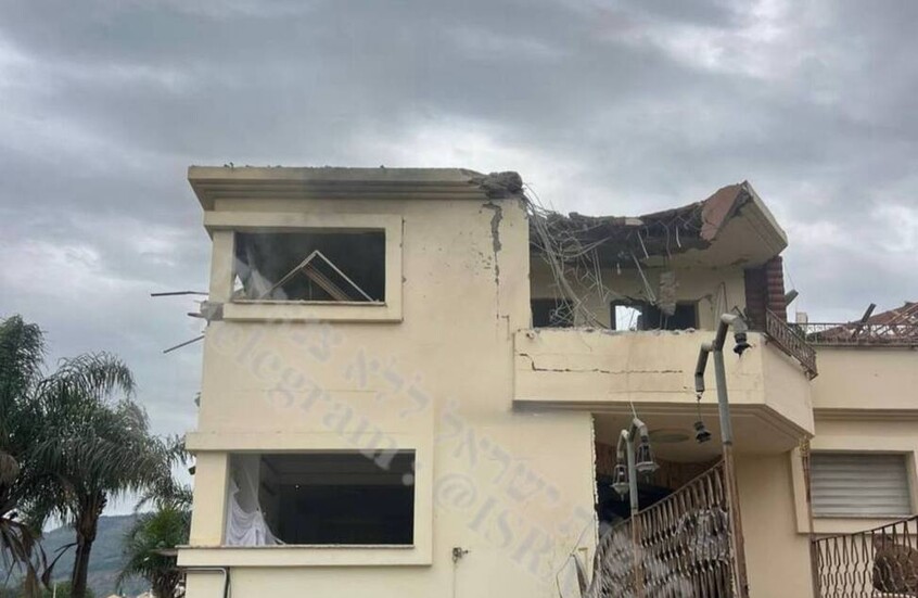 إصابة مبنى في كريات شمونة بصواريخ أطلقت من جنوب لبنان (صور + فيديو)