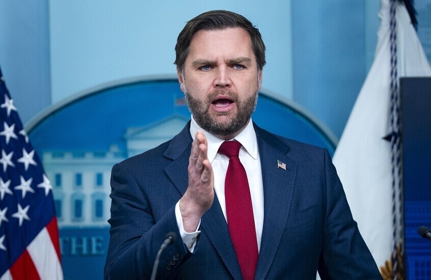 فانس يعلن عزمه إصدار كتاب عن رحلته مع الإيمان الكاثوليكي